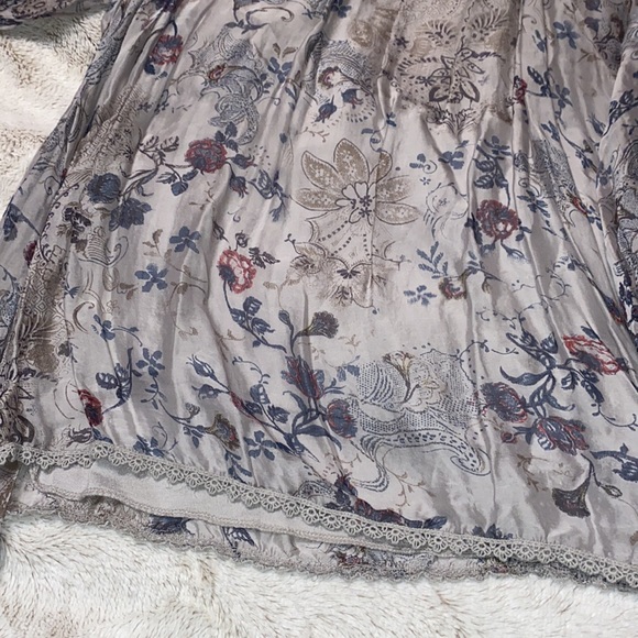 Carina Ricci  Silk blend  floral  Blouse made in Italy size Small - Picture 7 of 8